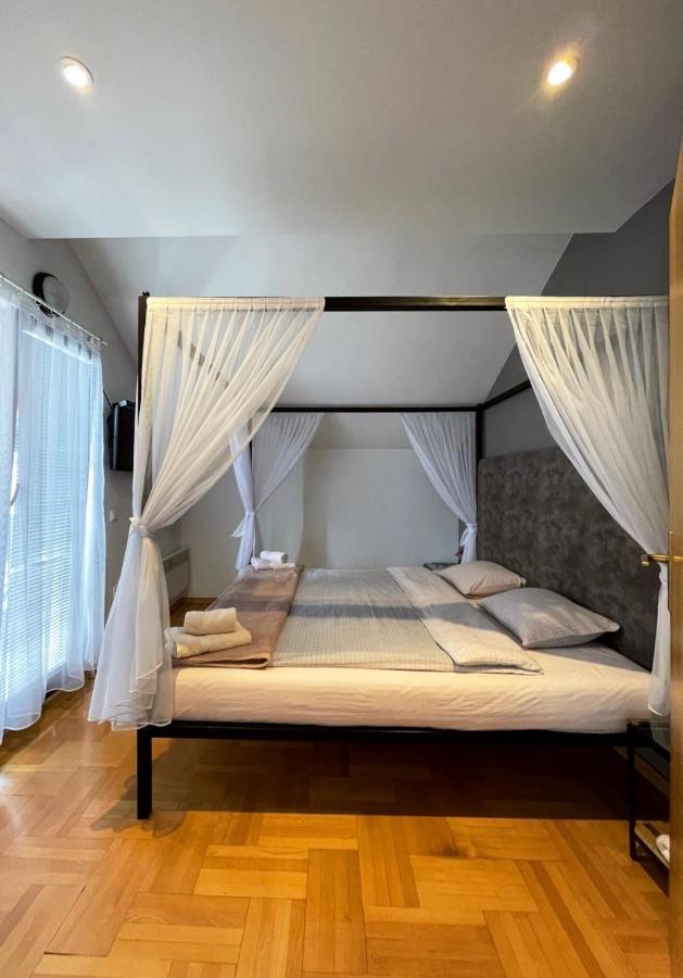 Town Hostel Peja Kültér fotó