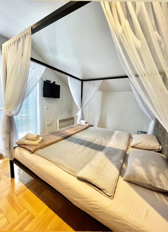 Town Hostel Peja Kültér fotó