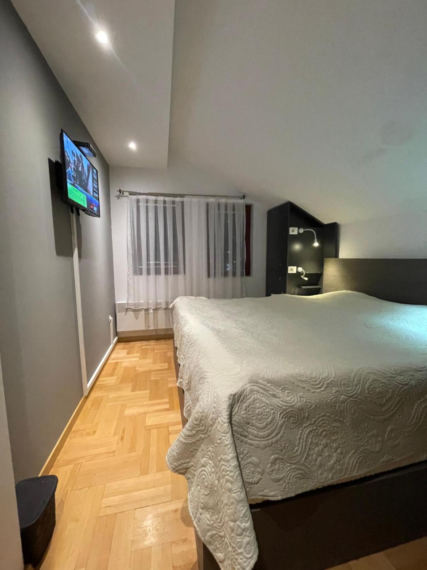 Town Hostel Peja Kültér fotó